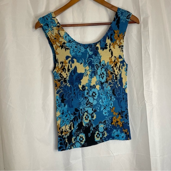 NICOLA Women’s Blue Cream Floral Crinkle Pleated Smocked Sleeveless Tank Medium - Picture 9 of 11